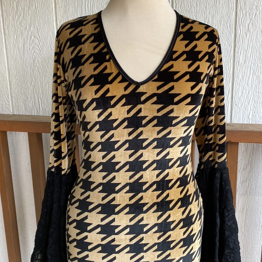 Velvety Black & Tan houndstooth vintage dress with lace details and open back - Picture 2 of 9
